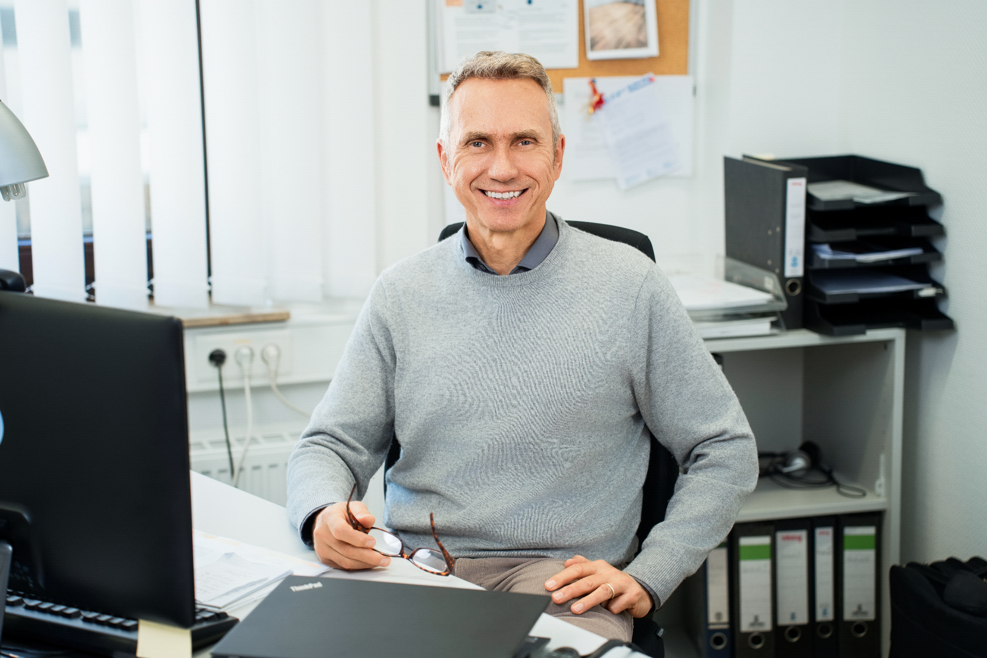 Mitarbeiterporträt im Büro – IT-Consulting