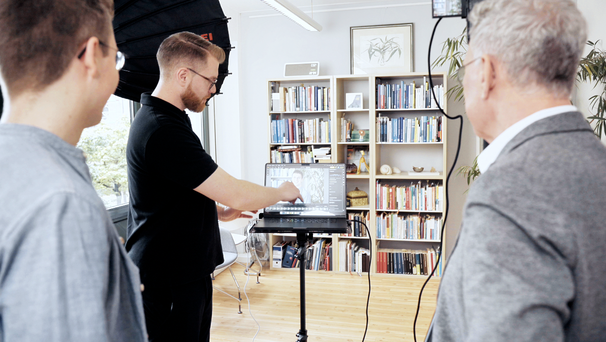 Live-Monitor beim Portraitshooting: Bildkontrolle direkt am Laptop