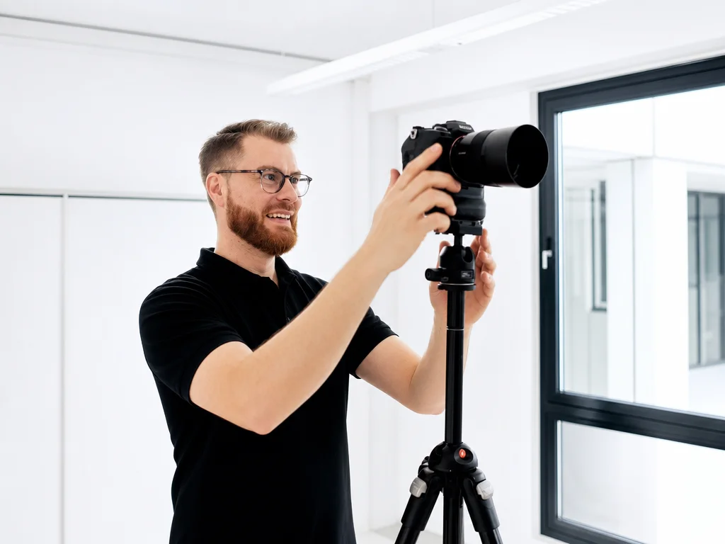 Business-Fotograf beim Team-Shooting vor Ort